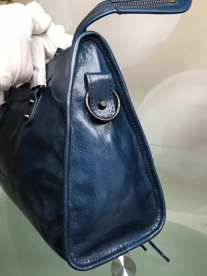 BALENCIAG巴黎世家 經典款 義大利進口原版油蠟頭層牛皮 古銅釘黑色 時尚百搭 手提肩背斜挎包  BL1305